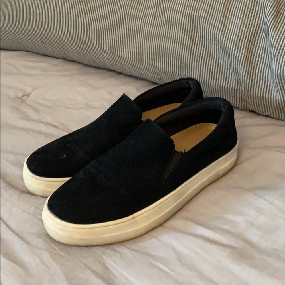 Steve Madden girl black slip on shoes